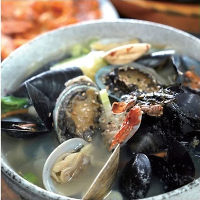 Yongduam Badanghoe Guksu